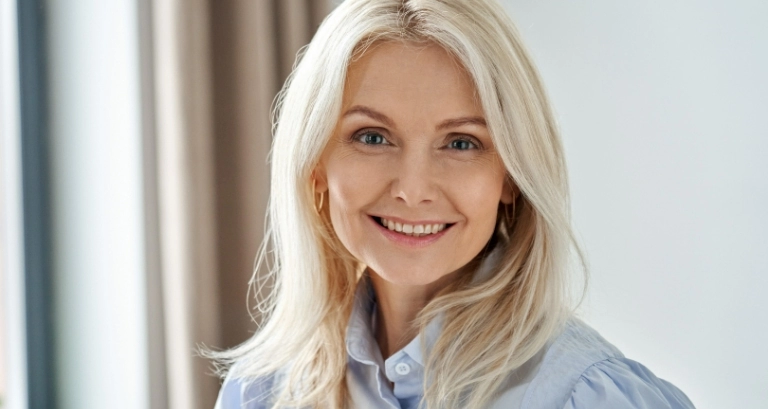 uśmiechnięta kobieta